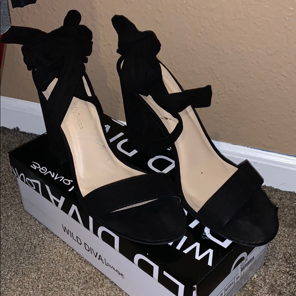 Ankle wrap midi heel